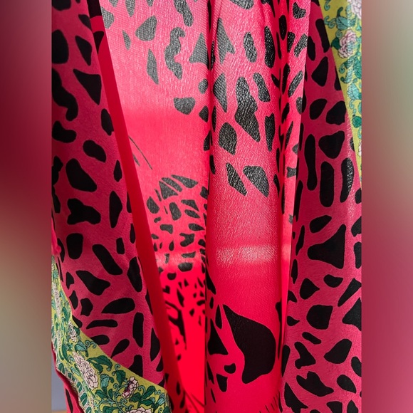 🐆🖤Vintage Silk Snow Leopard in Heart Scarf by Charlotte Sparre | 34” Square - Picture 16 of 17